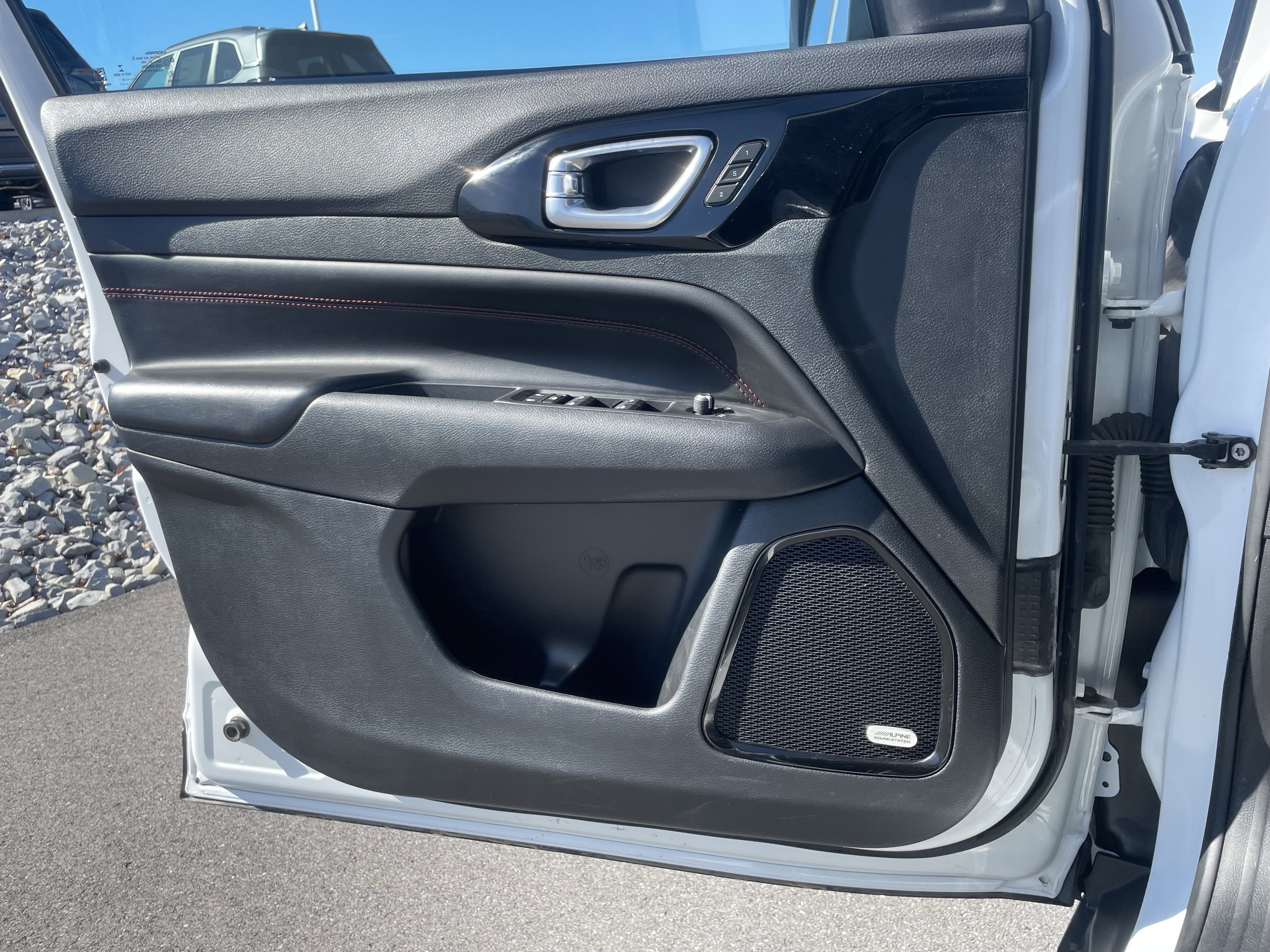 Used 2022 Jeep Compass Trailhawk w/ Trailhawk Elite Group image 12