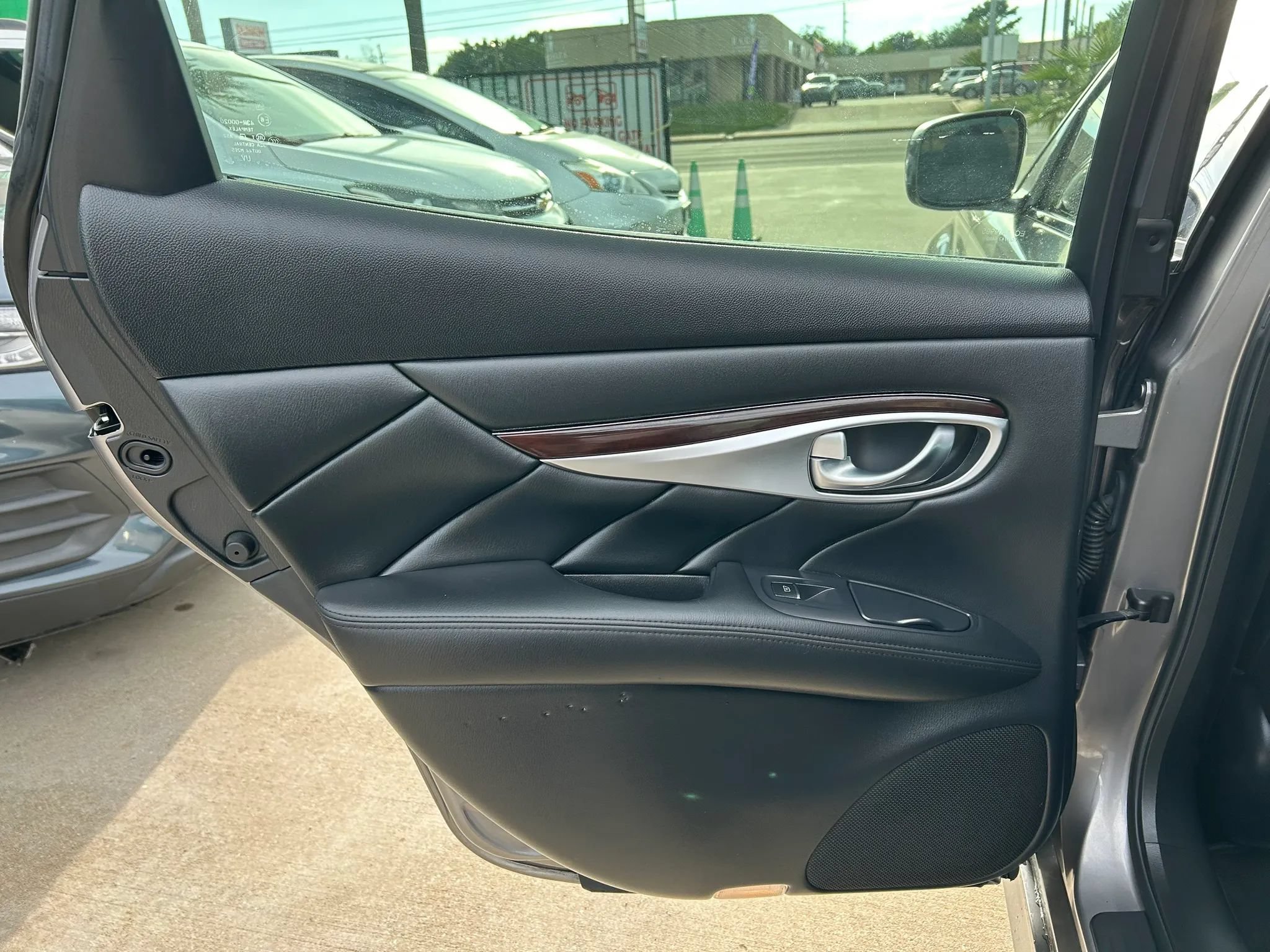 Used 2012 INFINITI M37 w/ Premium Pkg RWD image 19