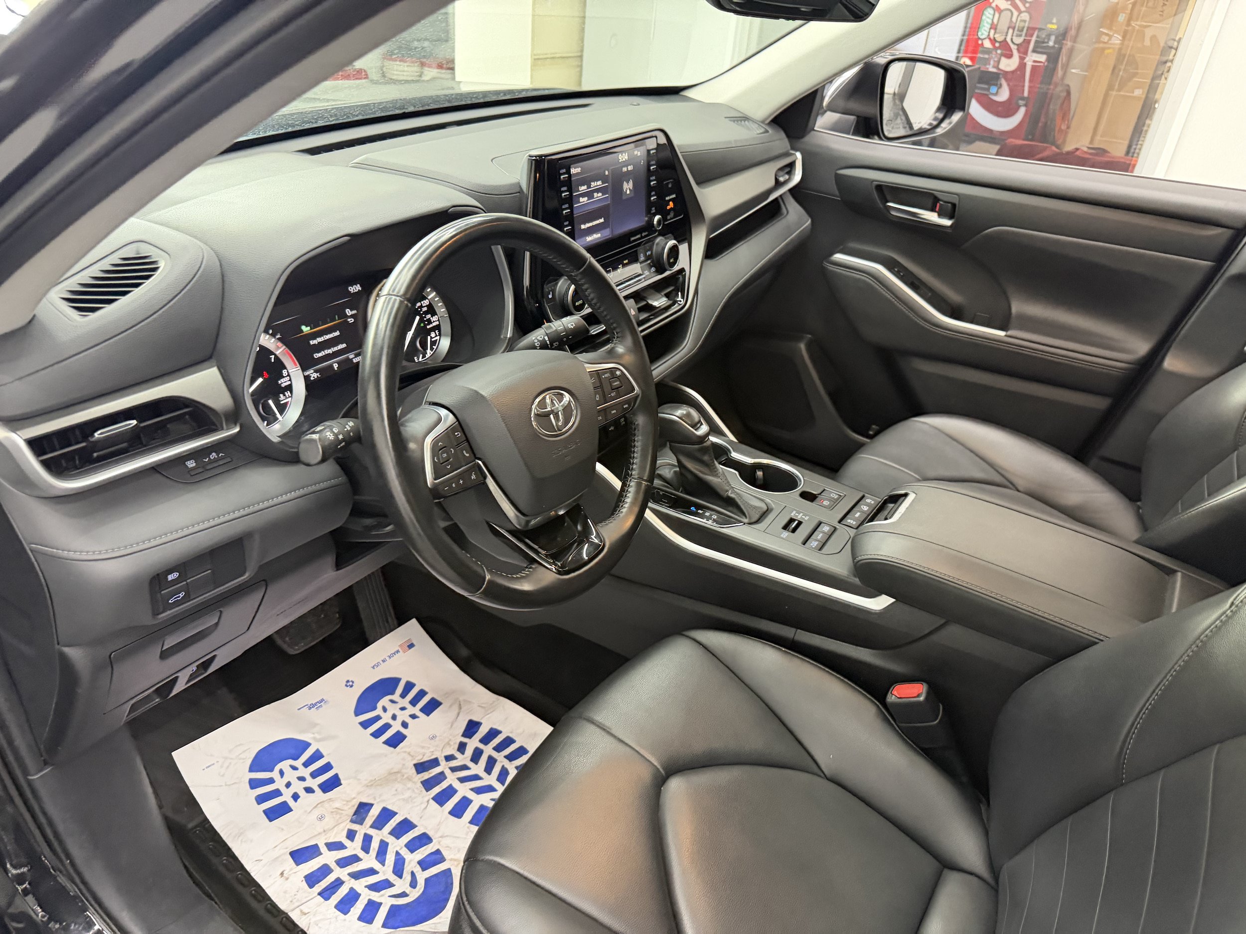 Used 2020 Toyota Highlander XLE AWD/4WD image 15