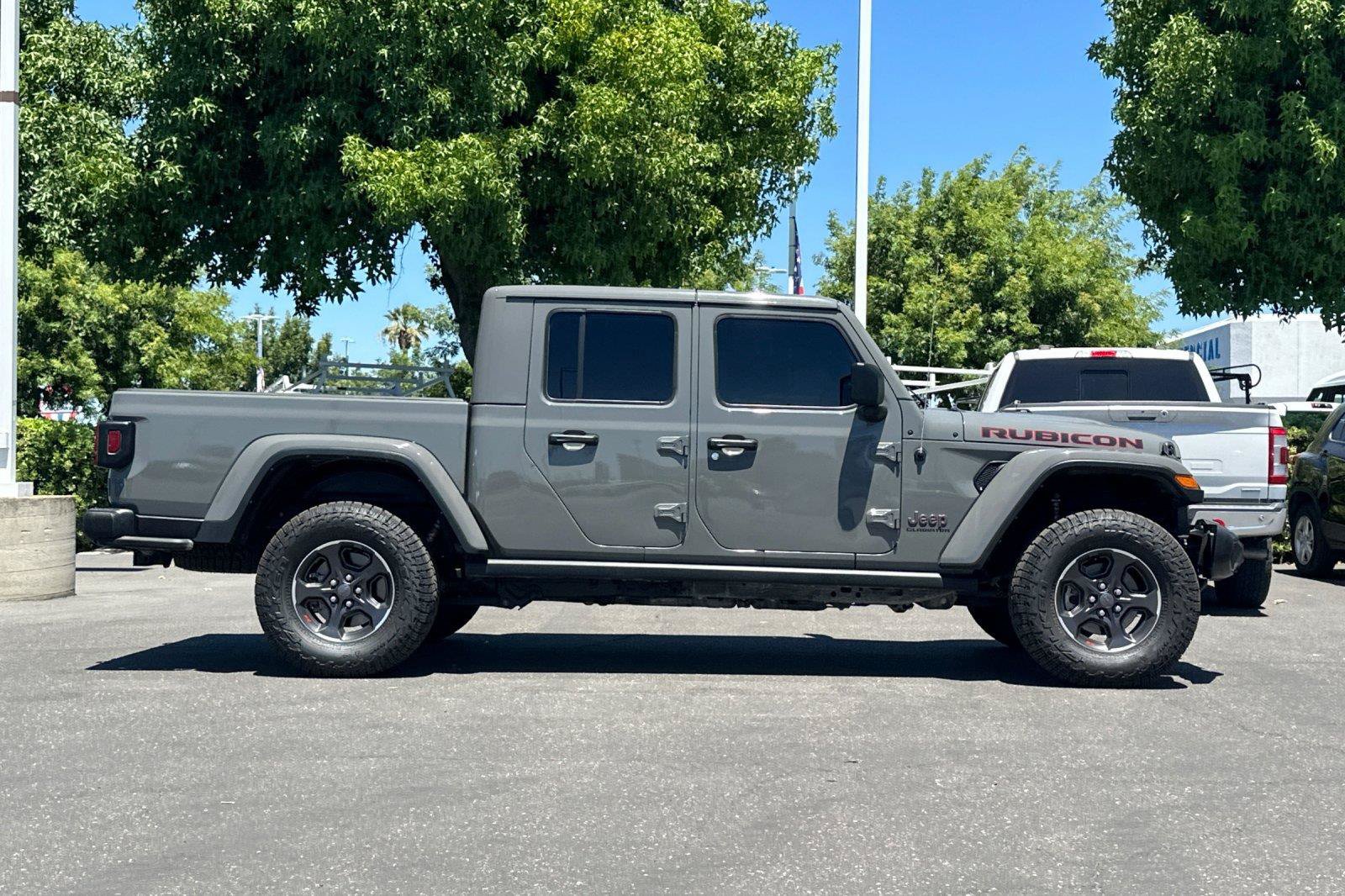 Used 2022 Jeep Gladiator Rubicon w/ Trailer Tow Package AWD/4WD image 2