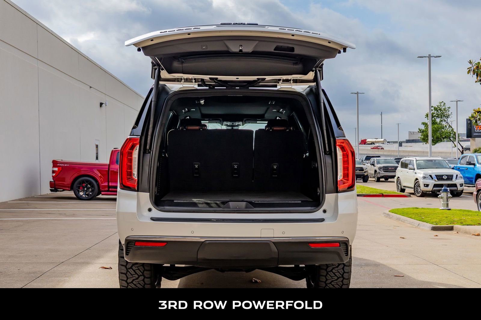 Used 2024 GMC Yukon XL Denali Ultimate image 9
