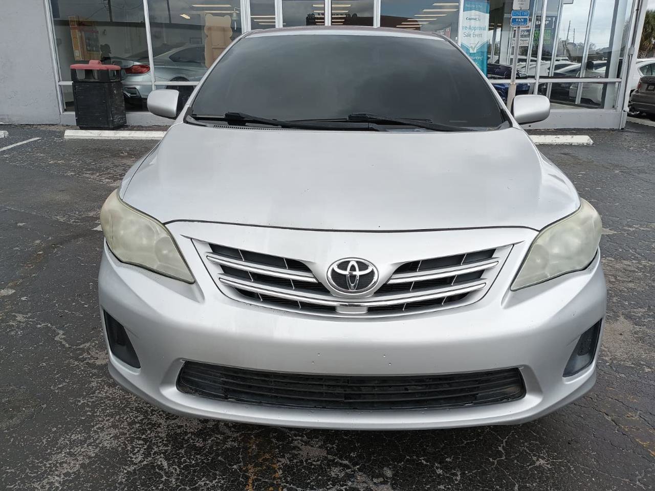 Used 2013 Toyota Corolla LE FWD image 2