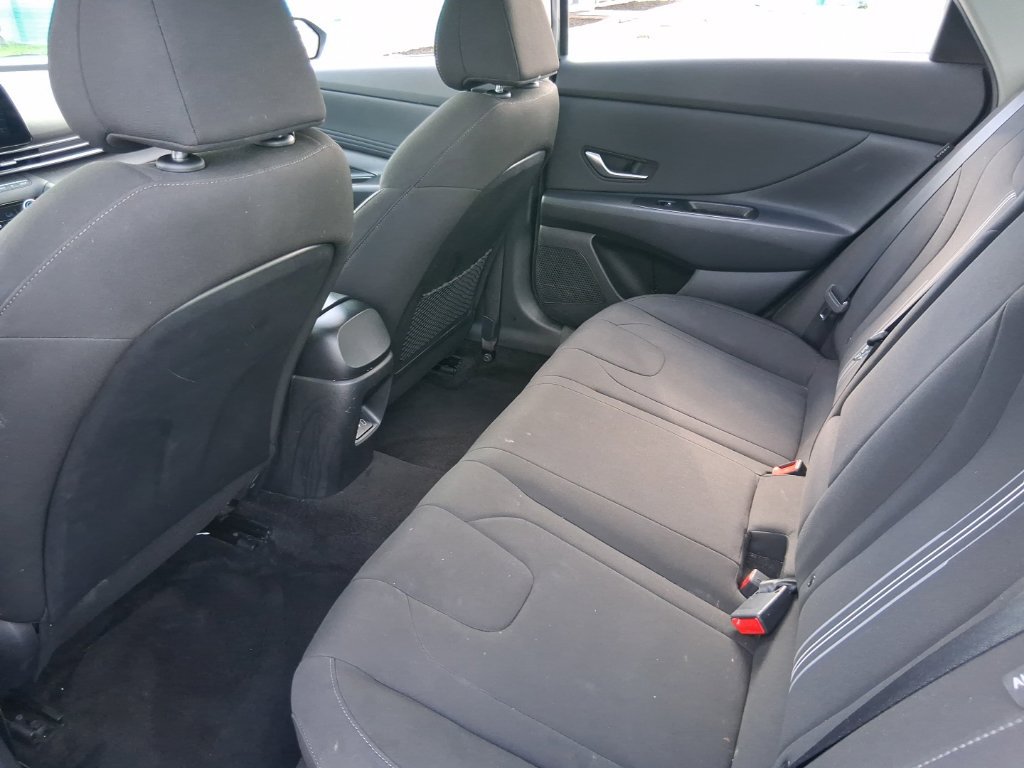 Used 2025 Hyundai Elantra SEL FWD image 13