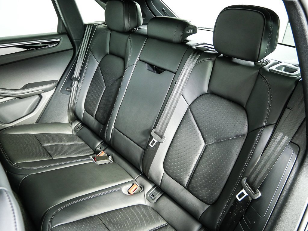 Certified 2025 Porsche Macan image 20