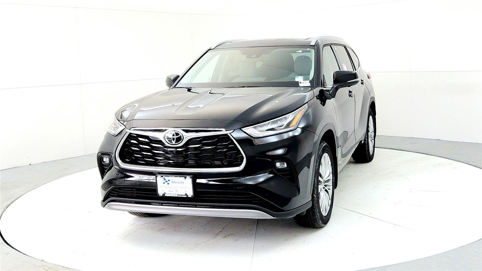 New 2026 Toyota Highlander Platinum image 2