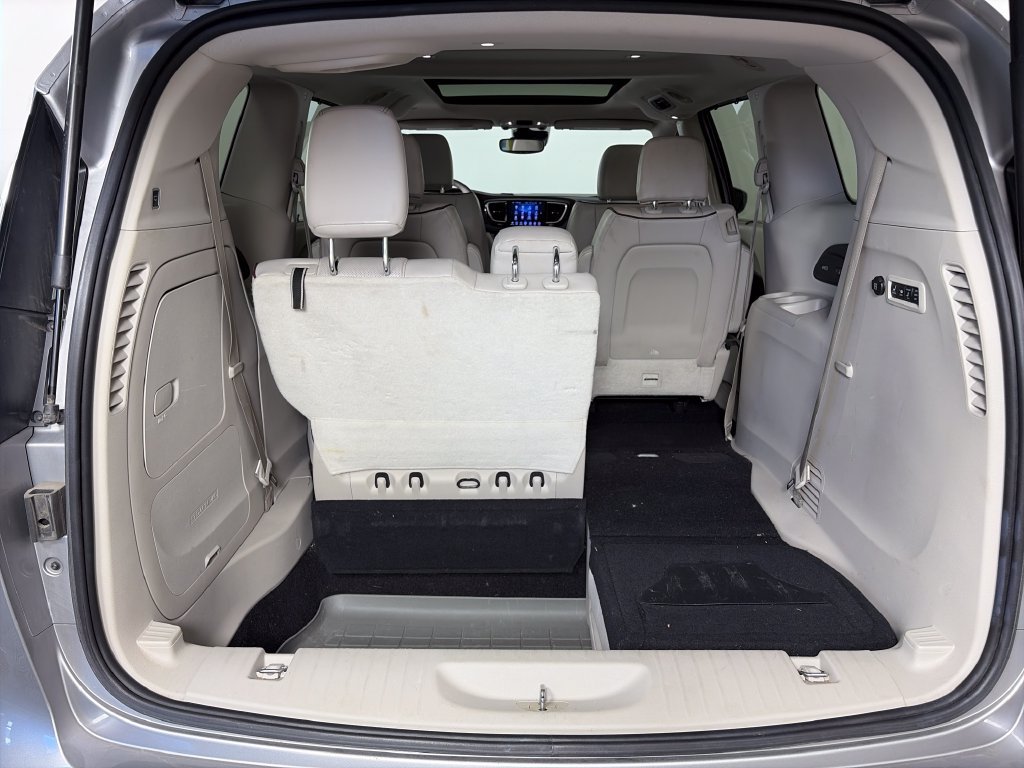 Used 2017 Chrysler Pacifica Limited w/ Advanced Safetytec Group FWD image 26