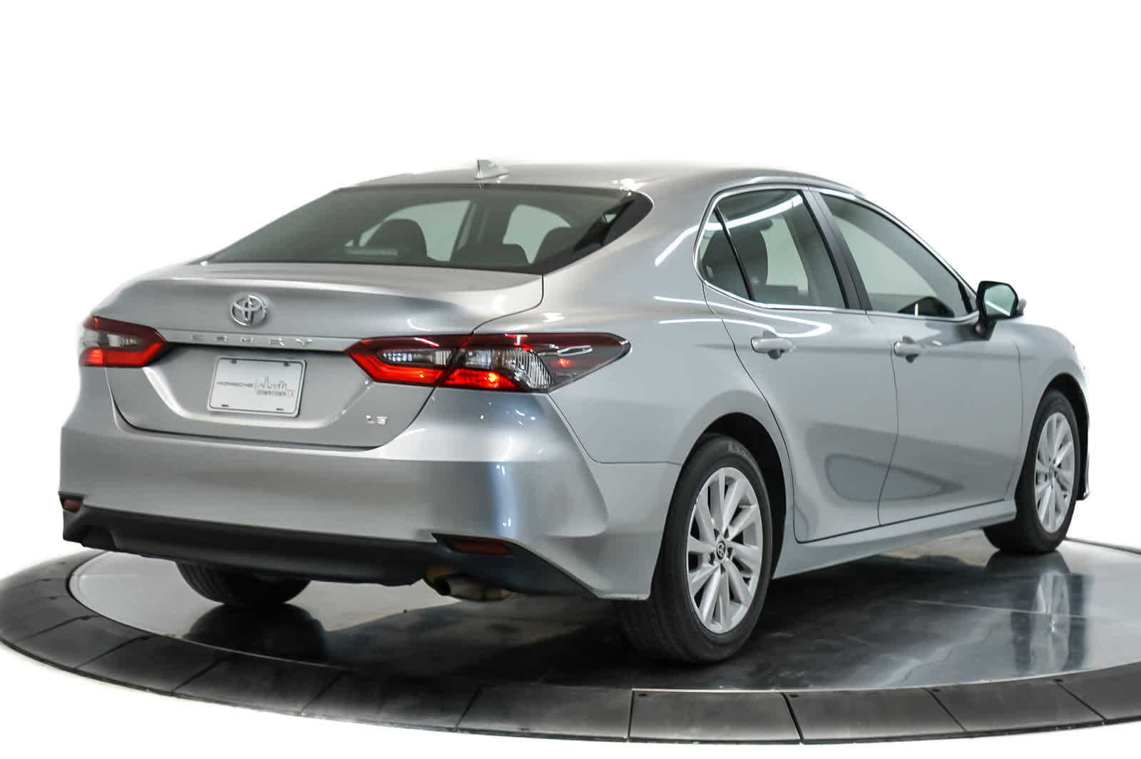 Used 2024 Toyota Camry LE FWD image 9