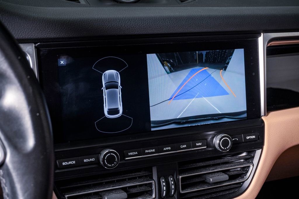 Used 2020 Porsche Macan image 23
