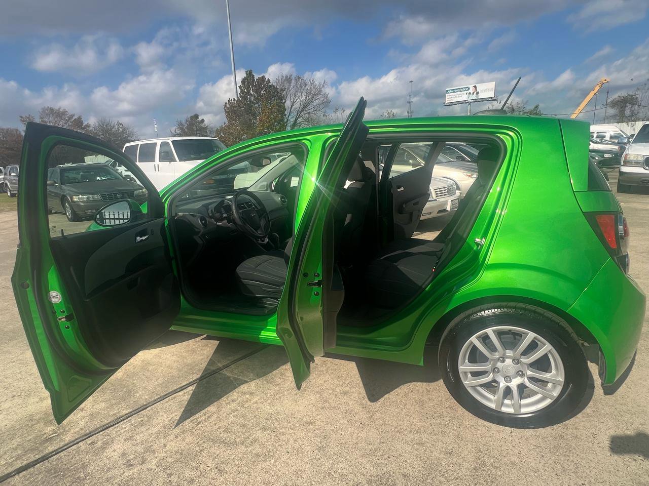 Used 2016 Chevrolet Sonic LT w/ Fun and Sun Package FWD image 33