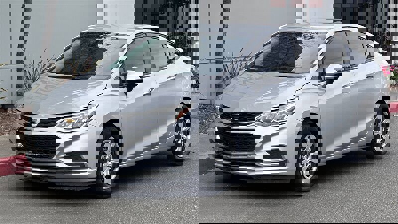 Used 2018 Chevrolet Cruze LS image 2