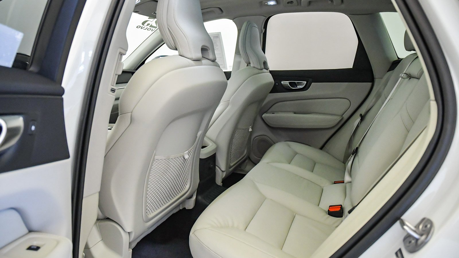 Certified 2025 Volvo XC60 T8 Plus w/ Protection Package Premier image 20