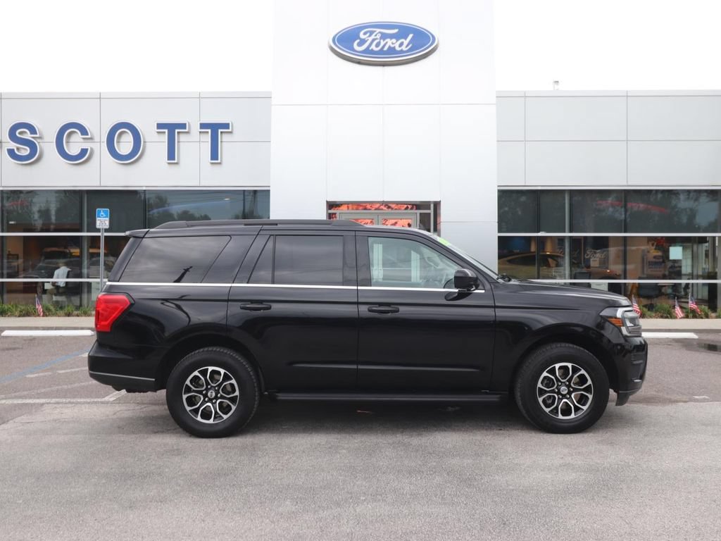 Certified 2024 Ford Expedition XLT RWD image 18