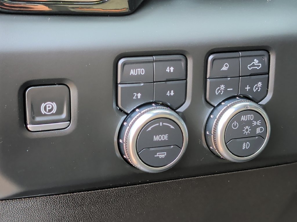 Used 2024 GMC Sierra 1500 AT4 w/ Technology Package AWD/4WD image 14