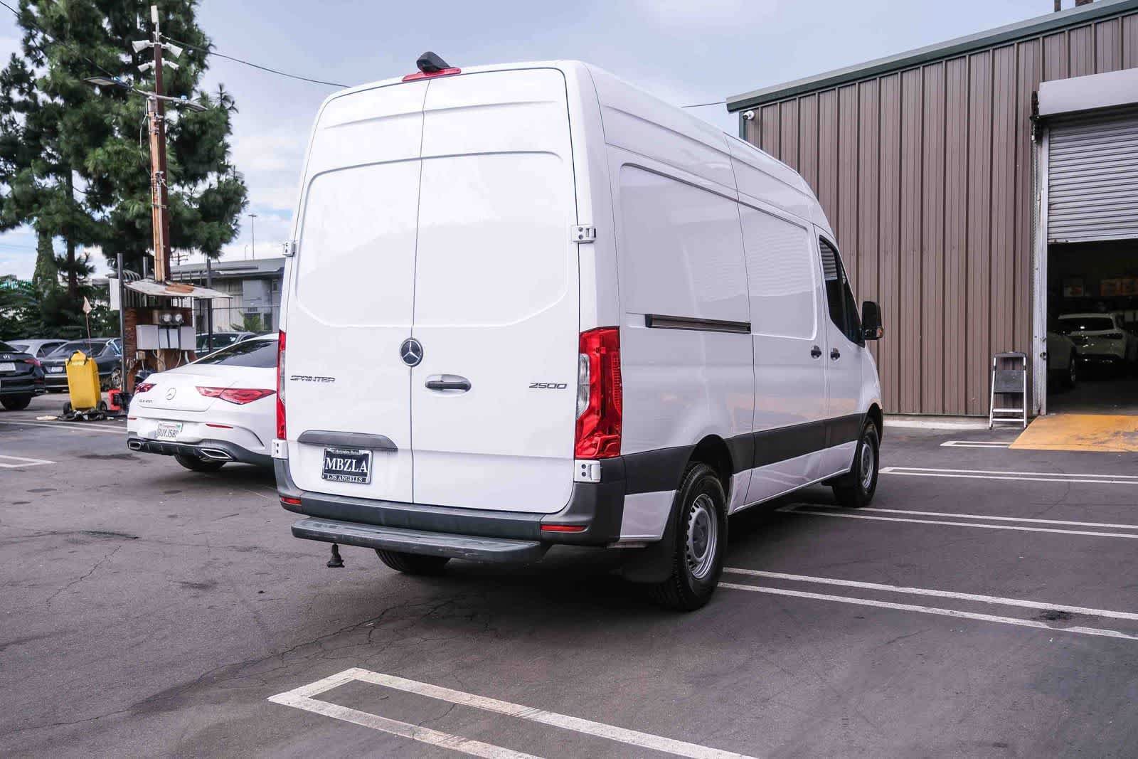 Used 2022 Mercedes-Benz Sprinter 2500 image 3