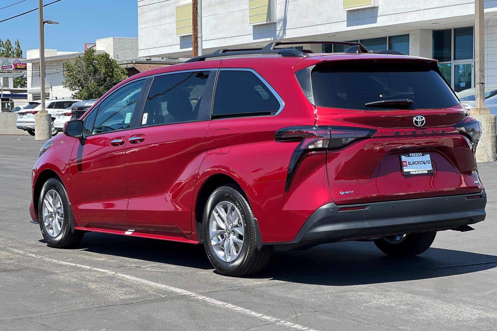 Certified 2026 Toyota Sienna XLE FWD image 5
