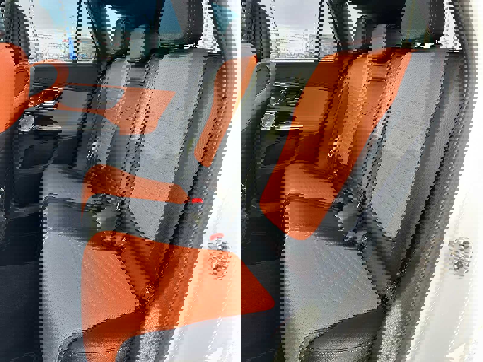 Used 2024 Mercedes-Benz GLC 300 4MATIC image 17