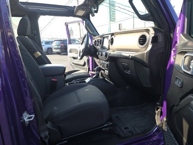 Used 2023 Jeep Wrangler Unlimited w/ Sun & Screen Package image 41