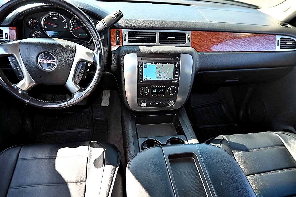 Used 2007 GMC Sierra 3500 SLT w/ Entertainment Package RWD image 14