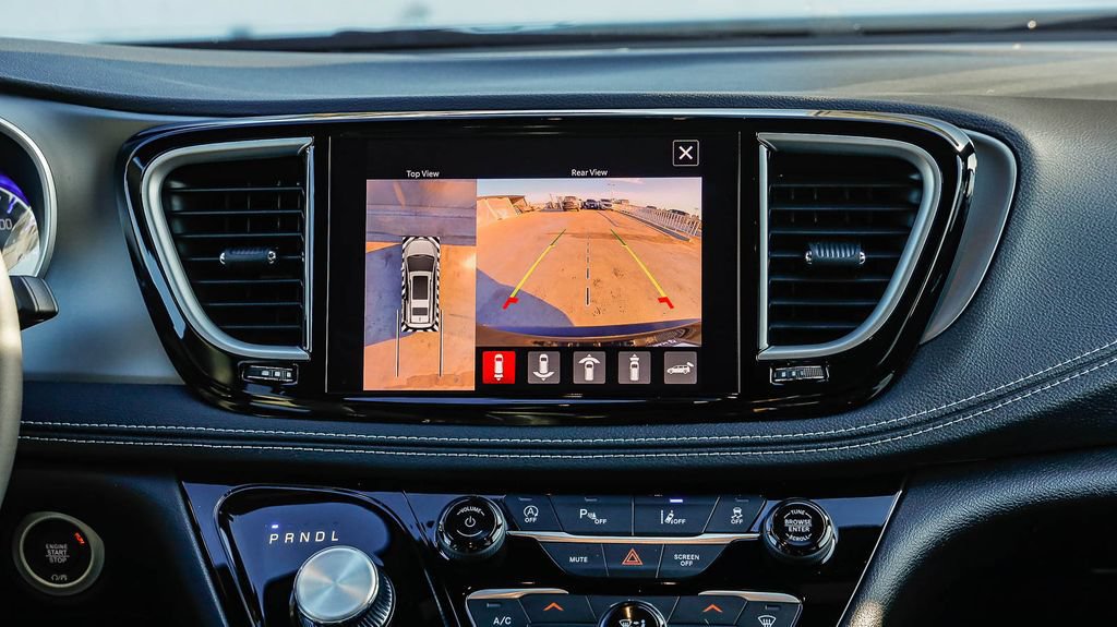 New 2027 Chrysler Pacifica Select FWD image 17