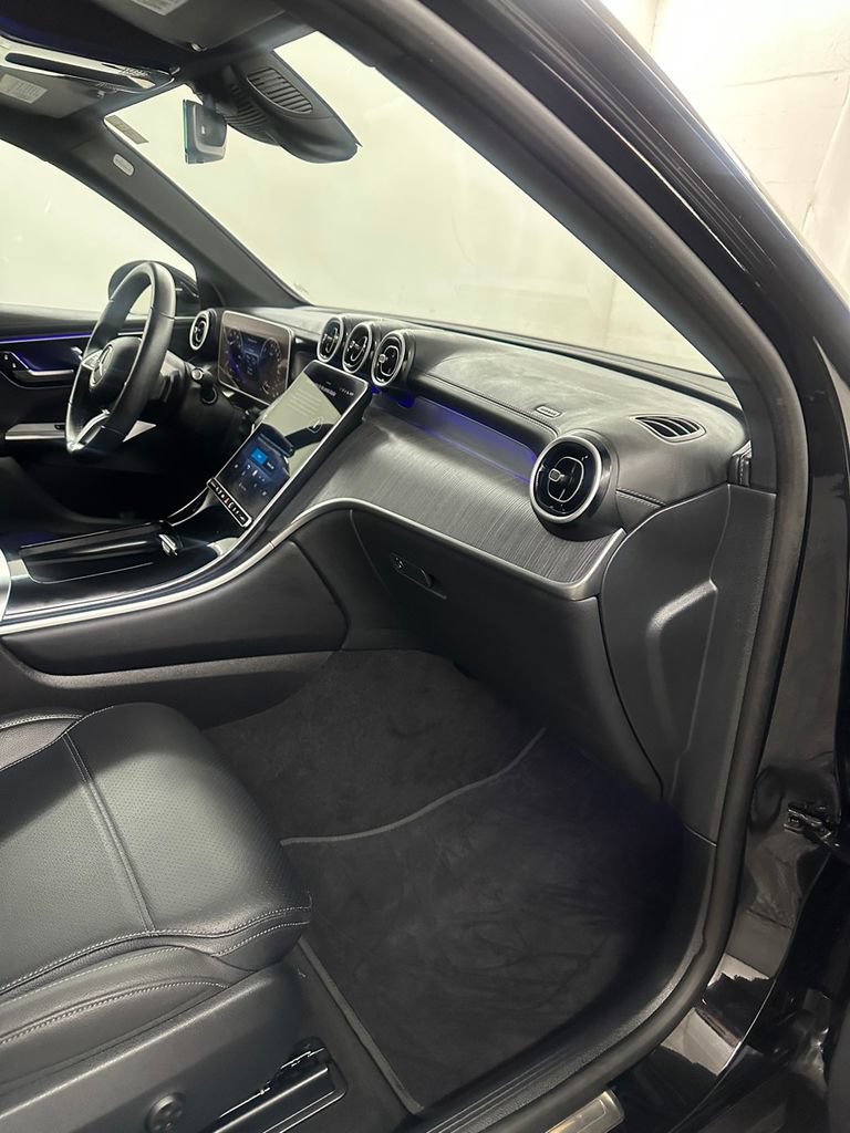Used 2025 Mercedes-Benz GLC 350e 4MATIC image 32