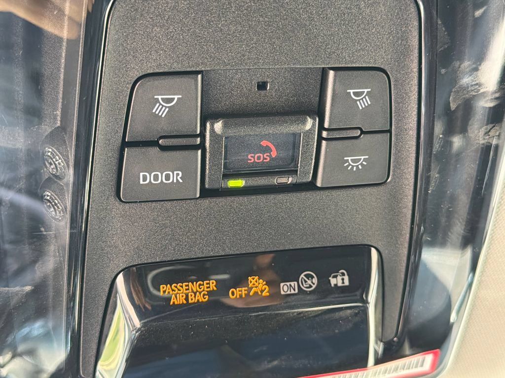 Used 2024 Toyota Venza LE AWD/4WD image 32