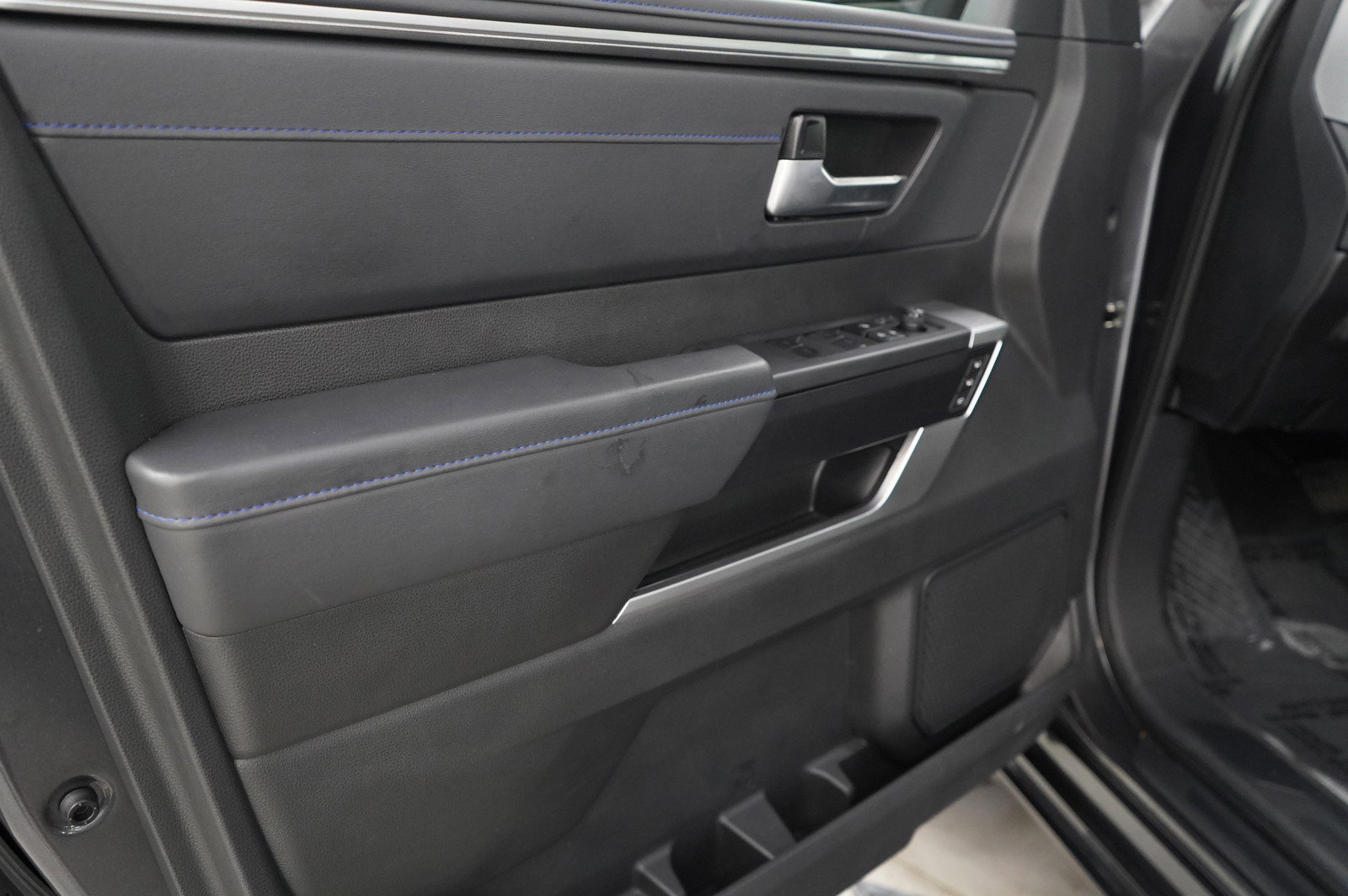 Used 2024 Toyota Sequoia Limited image 23