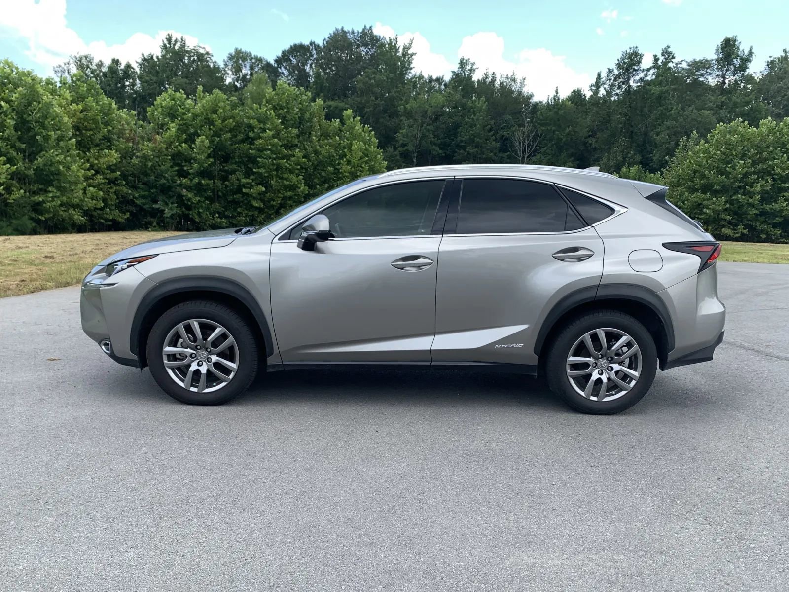 Used 2016 Lexus NX 300h AWD w/ Luxury Package image 4