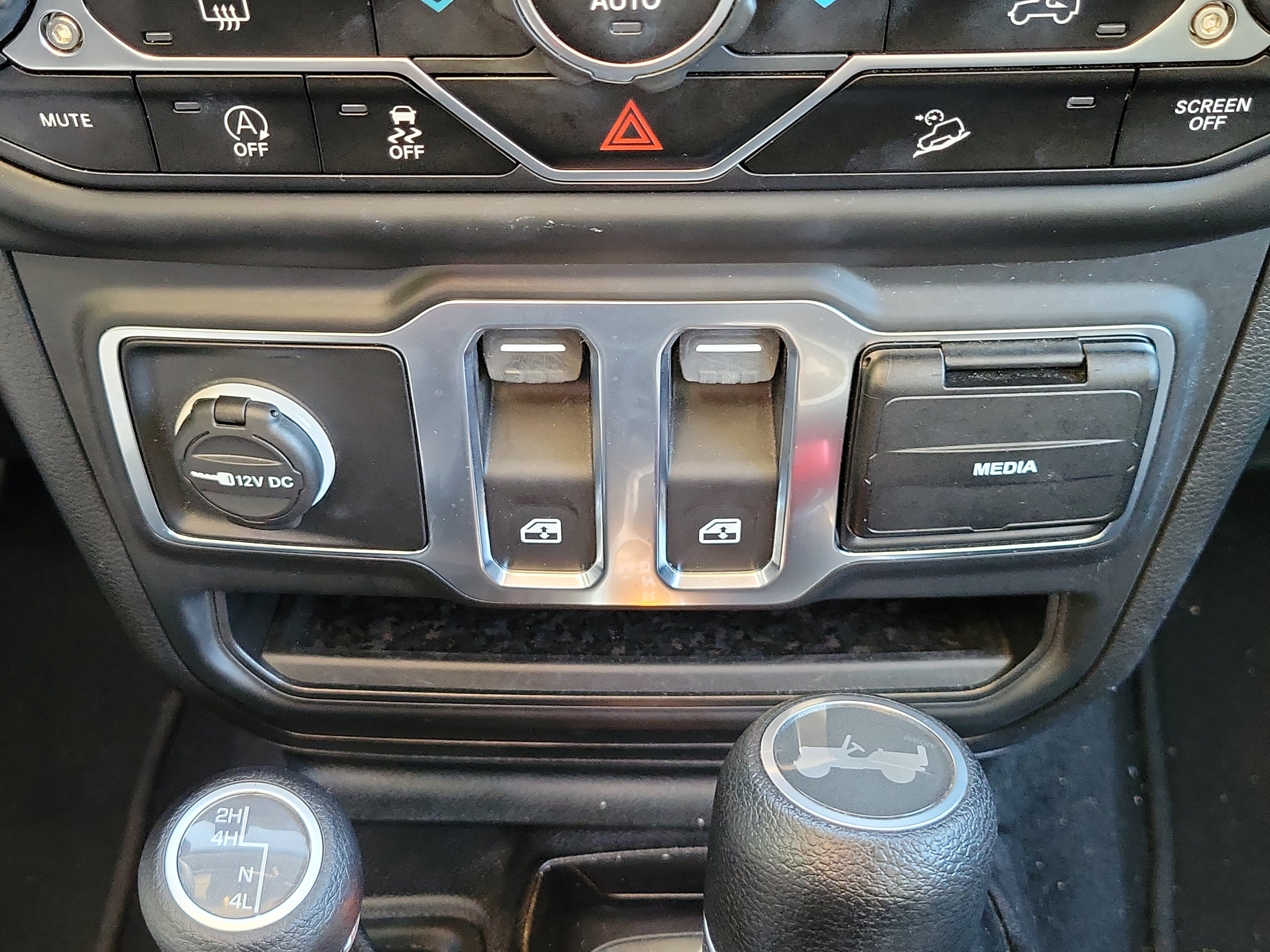 Used 2020 Jeep Wrangler Sport AWD/4WD image 27
