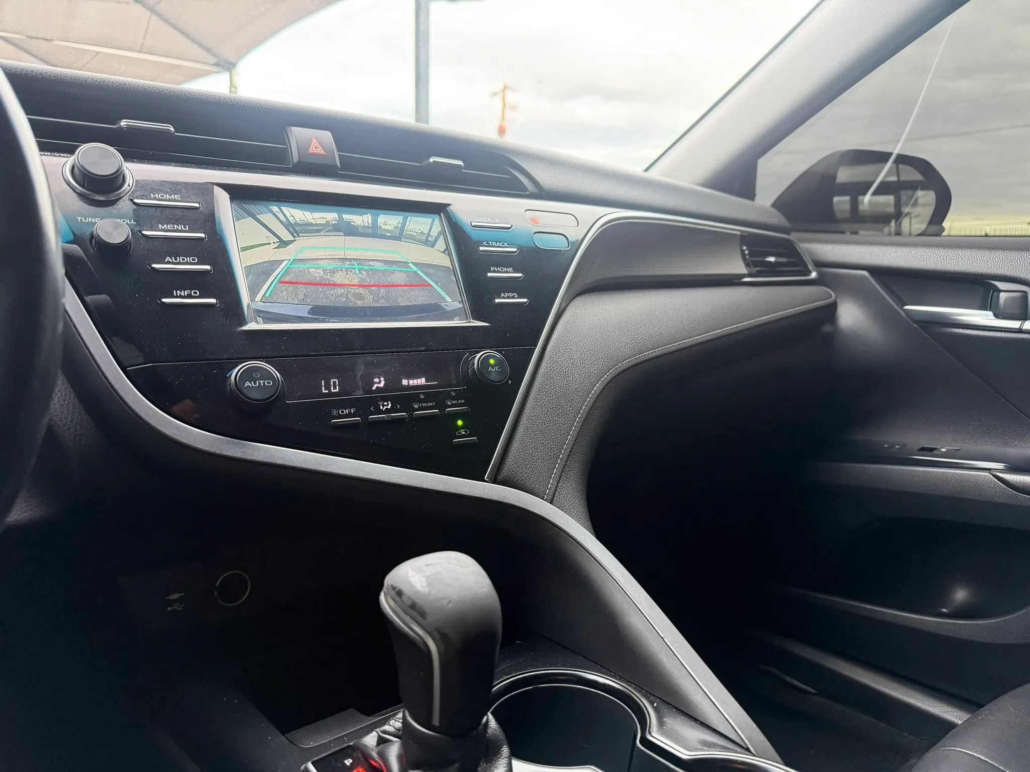 Used 2018 Toyota Camry SE FWD image 21