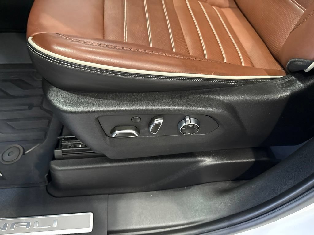 Used 2023 GMC Yukon Denali Ultimate w/ LPO, Floor Liner Package AWD/4WD image 26