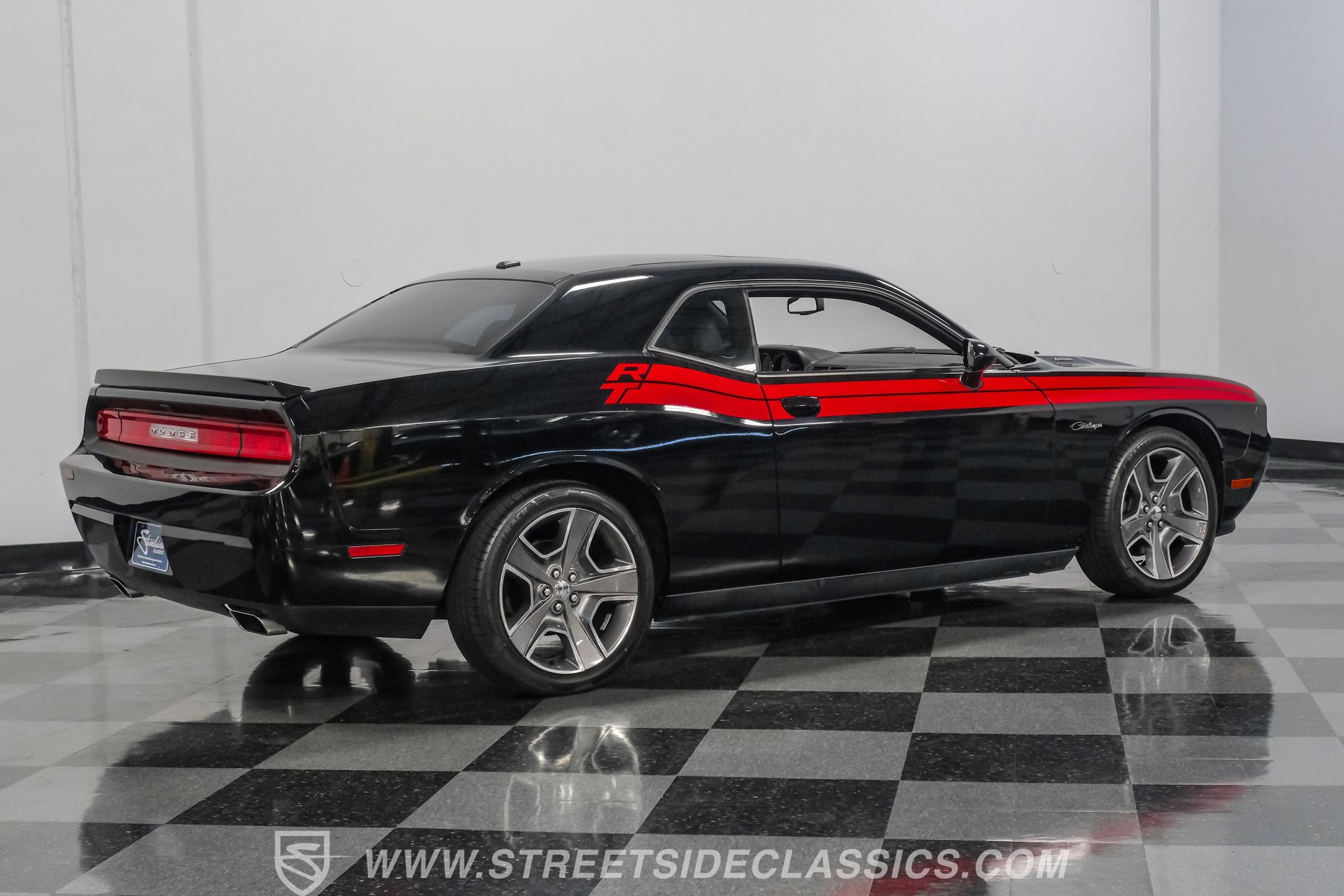 Used 2012 Dodge Challenger R/T RWD image 12