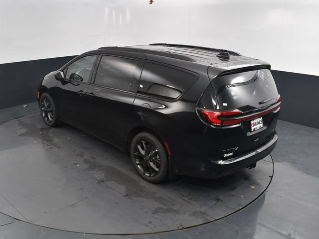 New 2026 Chrysler Pacifica Limited w/ S Appearance Package AWD/4WD image 39