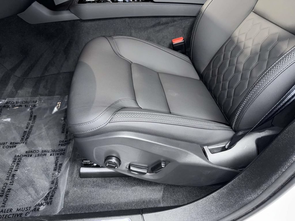 Certified 2025 Volvo XC90 T8 Plus w/ Protection Package Premier AWD/4WD image 3