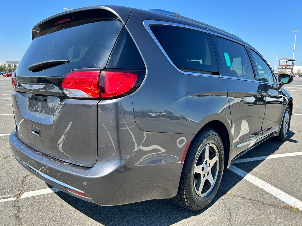 Used 2020 Chrysler Pacifica Touring-L FWD image 3