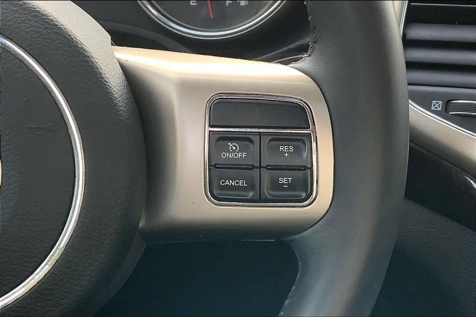 Used 2012 Jeep Grand Cherokee Laredo AWD/4WD image 21
