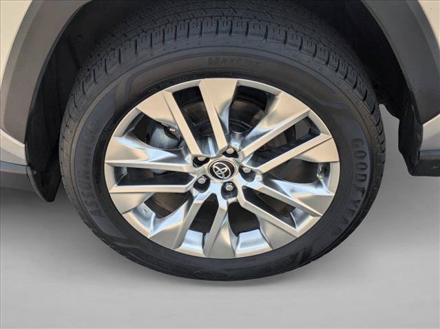 Used 2020 Toyota RAV4 XLE Premium FWD image 21