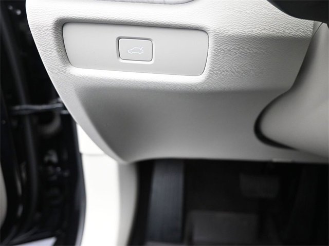 Used 2024 Volvo V60 B5 Cross Country Plus image 16