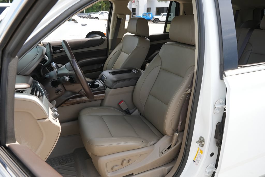 Used 2019 Chevrolet Tahoe LT w/ Luxury Package AWD/4WD image 16