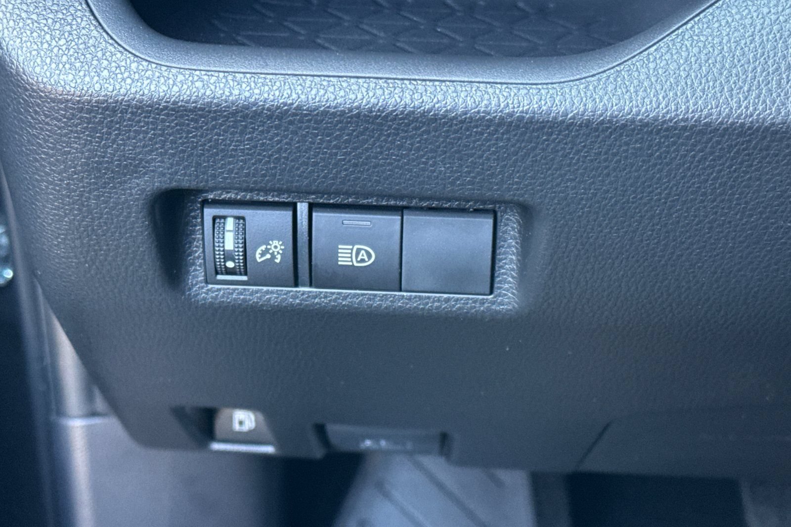 Certified 2025 Toyota RAV4 SE AWD/4WD image 34