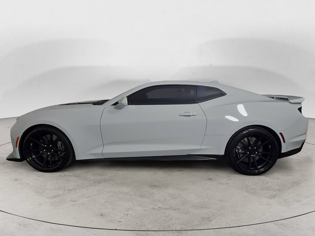 Used 2022 Chevrolet Camaro ZL1 RWD image 2
