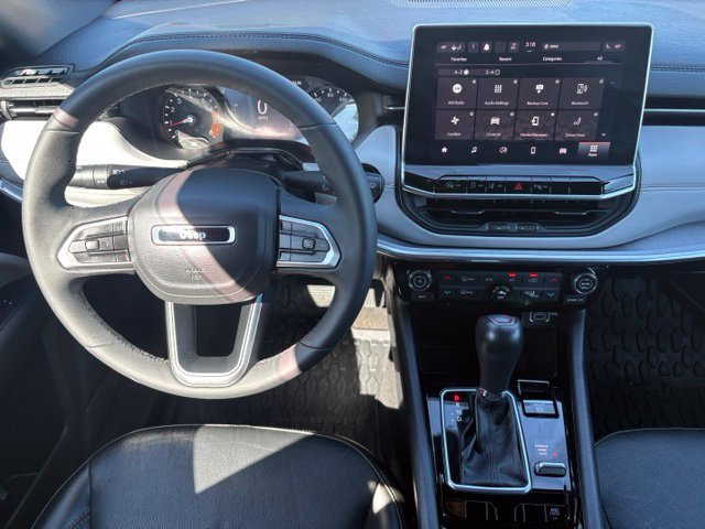 Used 2023 Jeep Compass Limited w/ Sun and Sound Group AWD/4WD image 3