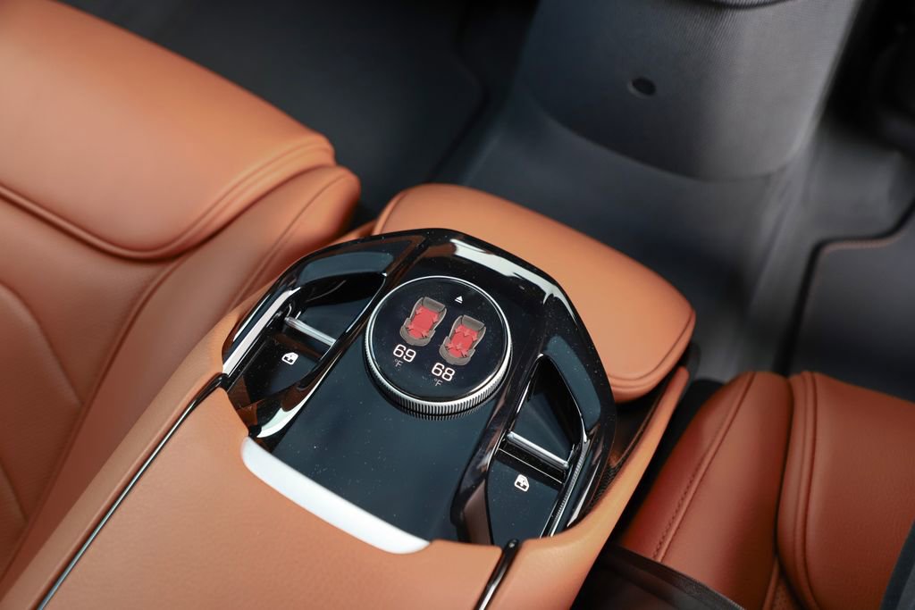 Certified 2025 Ferrari Purosangue image 41