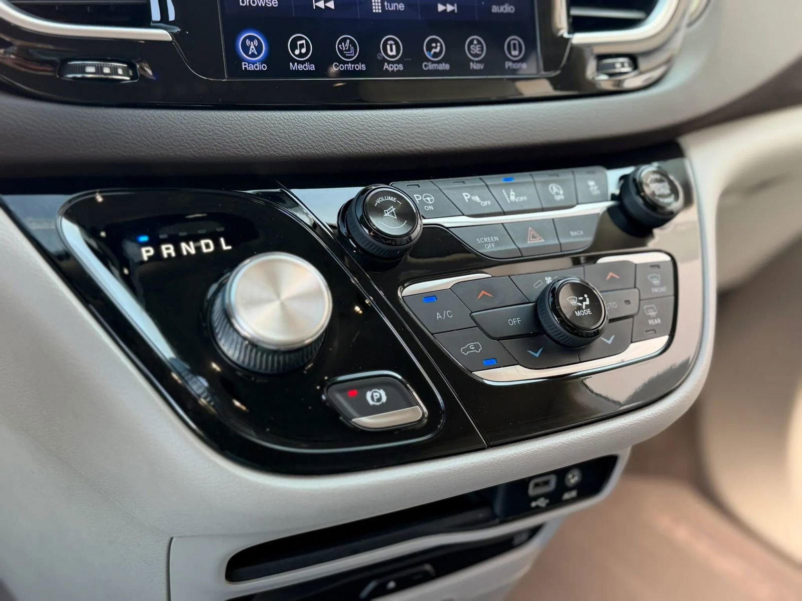 Used 2017 Chrysler Pacifica Touring-L Plus image 40