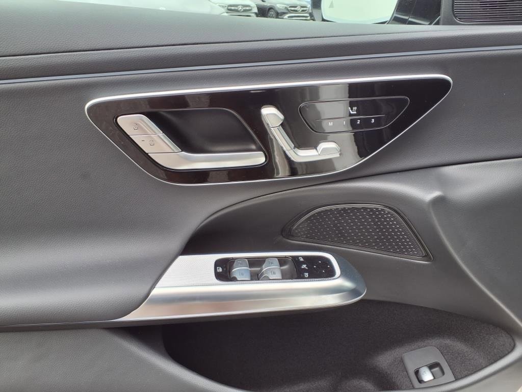 New 2025 Mercedes-Benz E 450 4MATIC Sedan image 12
