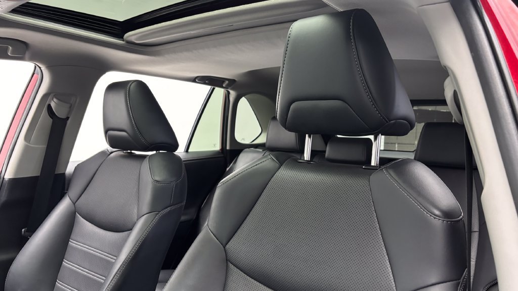 Used 2019 Toyota RAV4 Limited w/ Advanced Technology Package AWD/4WD image 15