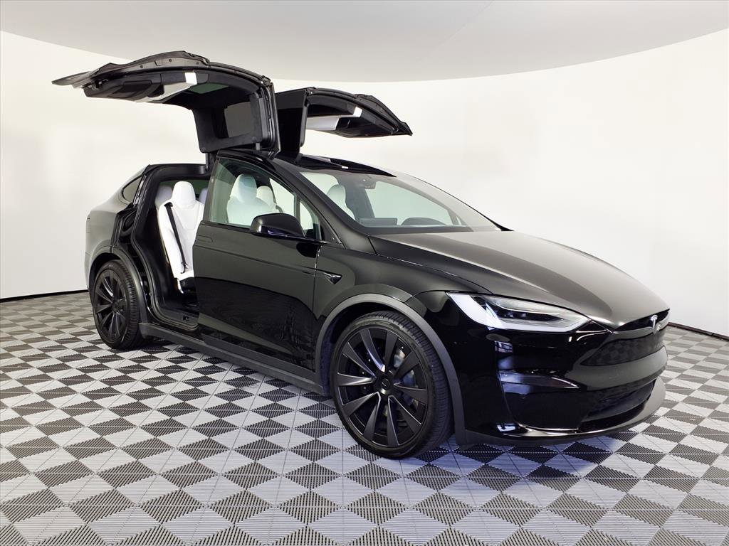 Used 2022 Tesla Model X Plaid image 3