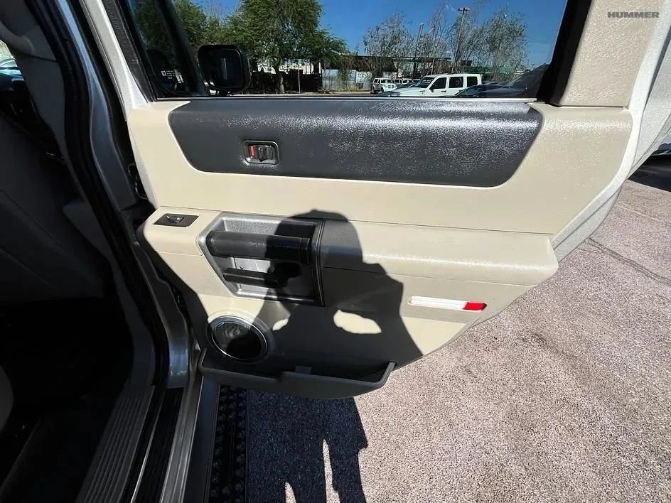 Used 2003 HUMMER H2 w/ Preferred Equipment Group AWD/4WD image 27