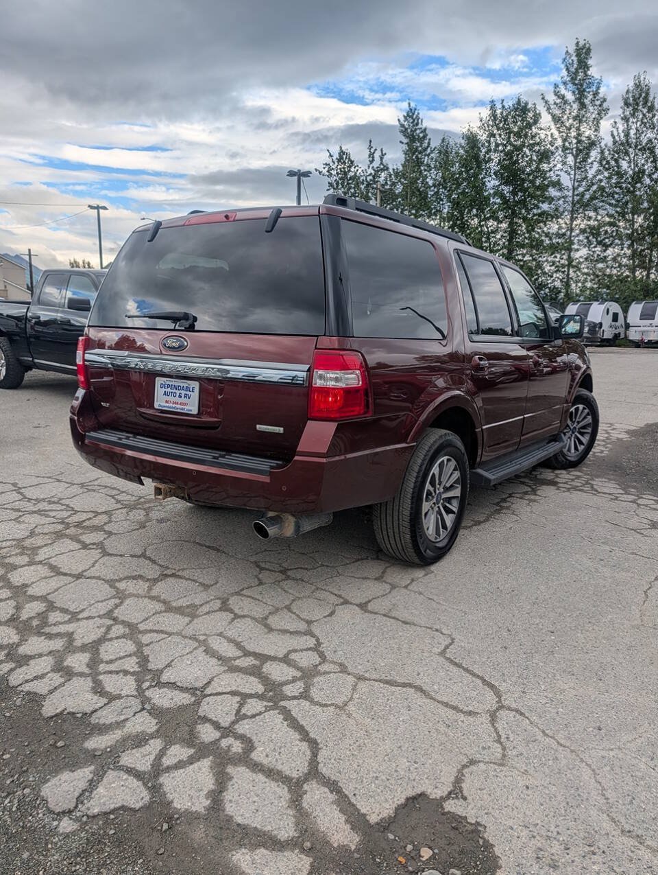 Used 2017 Ford Expedition XLT AWD/4WD image 5