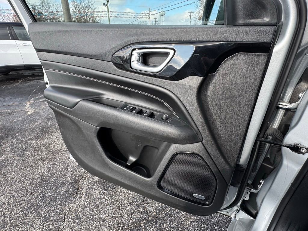 Used 2024 Jeep Compass Limited w/ High Altitude Package image 24