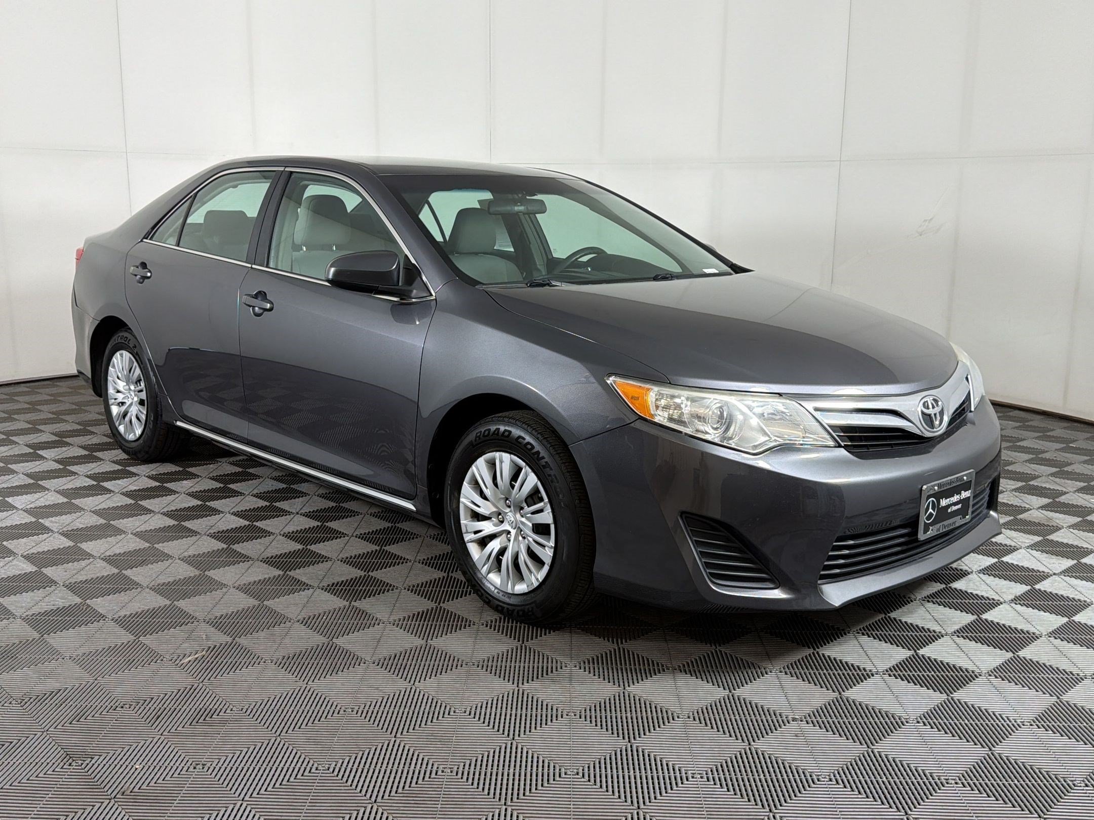 Used 2014 Toyota Camry LE FWD image 7